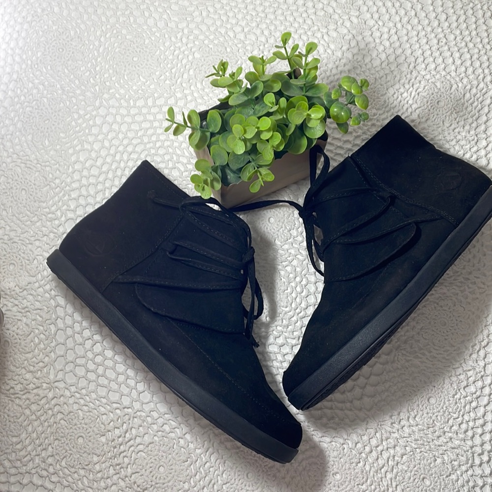 Air Walk black Vegan suede ladies 8 US boots